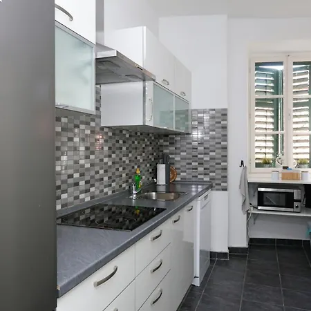 Apartman By The Sea - 23784 Sibenik