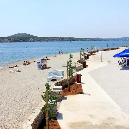 Apartment By The Sea - 23784 *