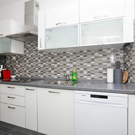 Lägenhet By The Sea - 23784