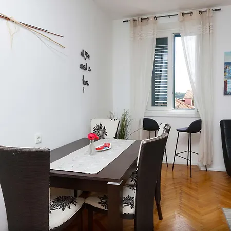 Apartment By The Sea - 23784 Šibenik